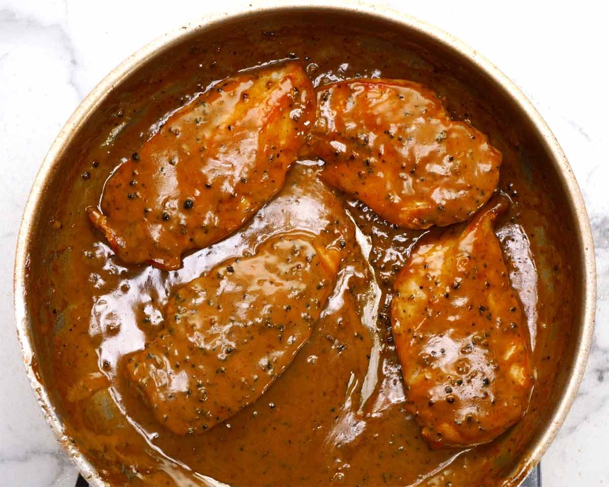 Chicken au poivre - French chicken with creamy peppercorn sauce