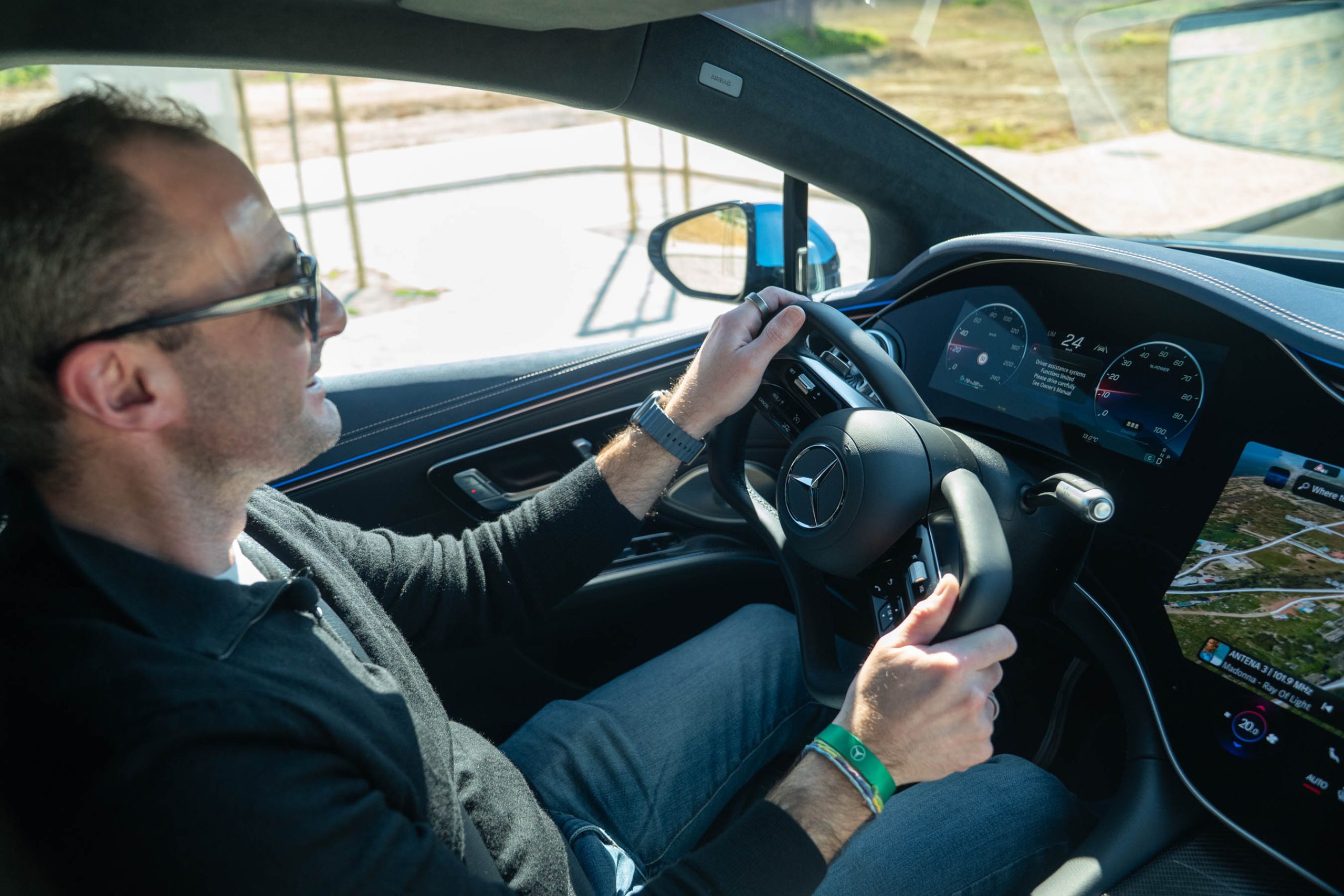 Mercedes Creates Practical Steering Yoke Design