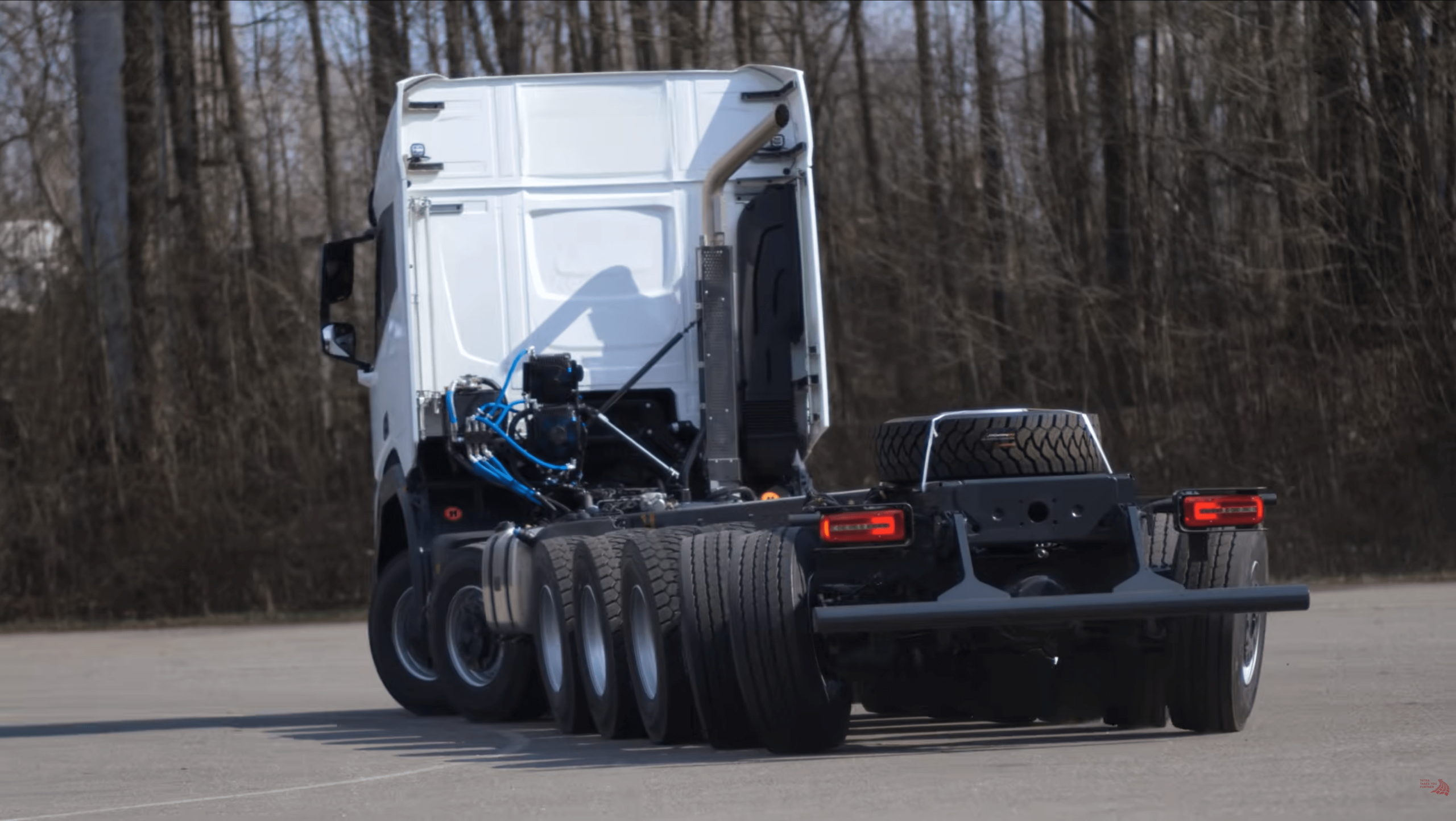16-Wheel-Drive Semi-Truck Looks Like a Centipede Because of Its Length