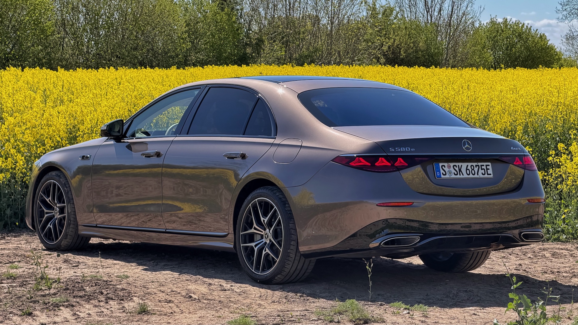2027 Mercedes S-Class Initial Drive Assessment: Exceptional Performance Despite Debatable Display Design