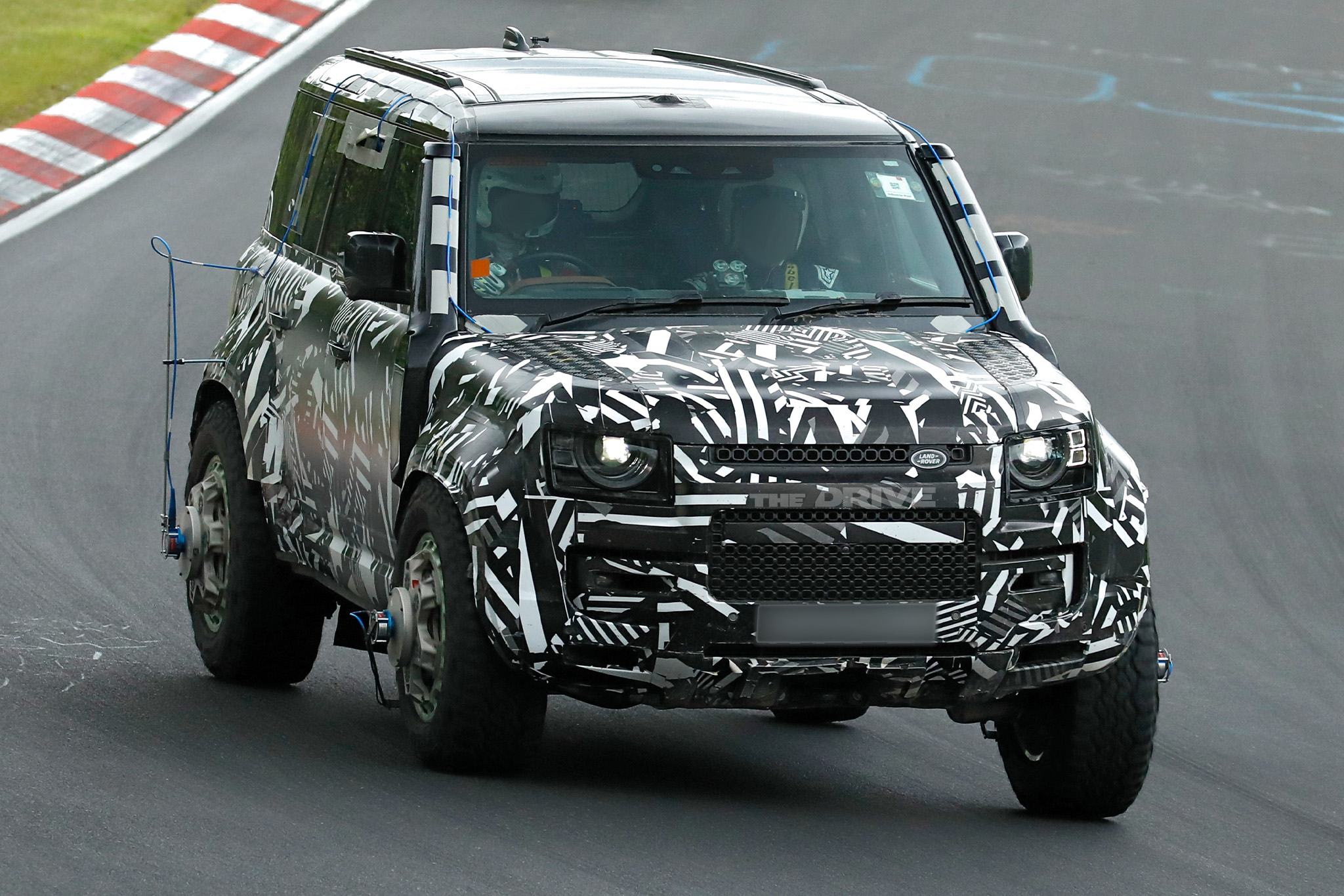 Extreme Land Rover Defender Filmed at High Speeds on the Nürburgring