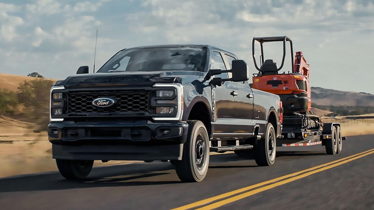 Ford Super Duty Substitutes 6.8L Engine with Regular 7.3L Gas V8