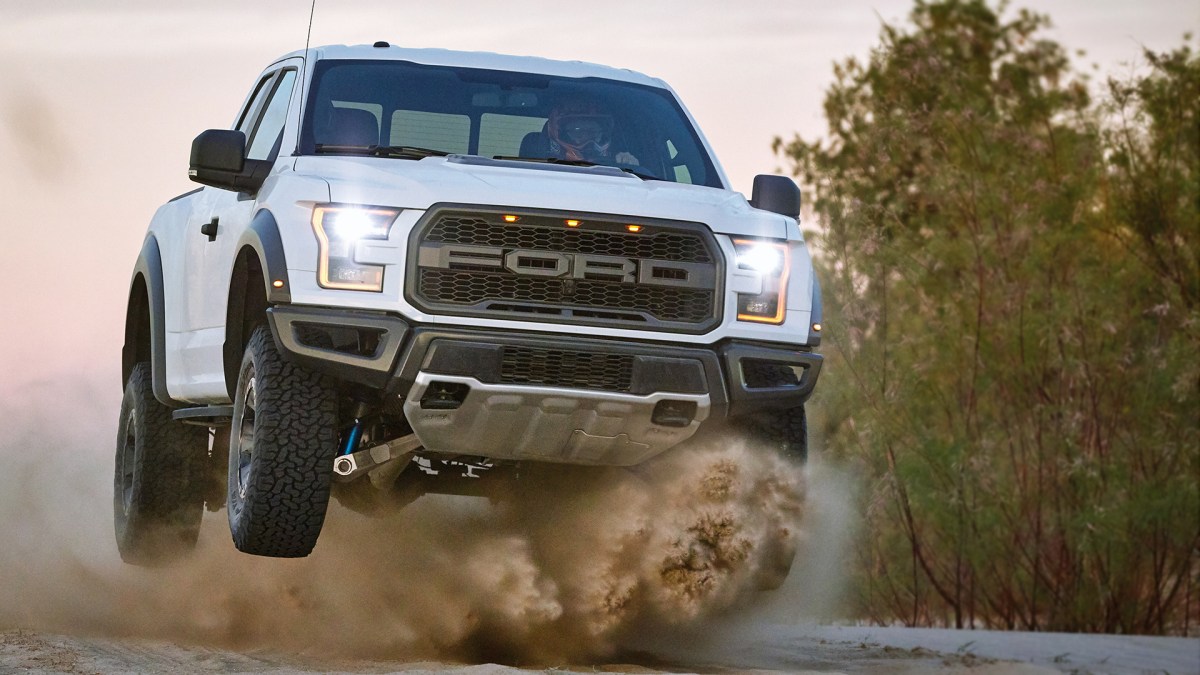 IIHS Reports on America's Cultural Fascination with Speed Fueled by Advertising