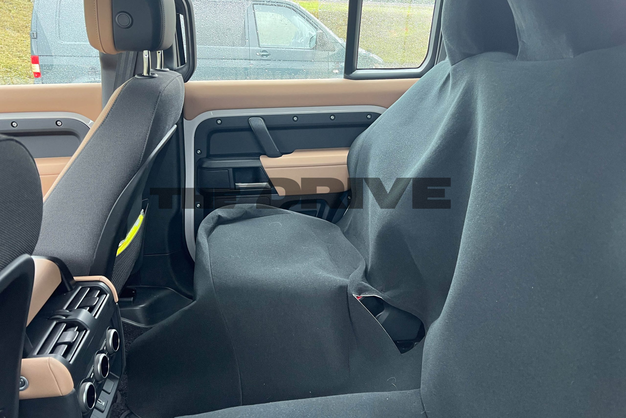 Land Rover Defender 110 to Include Captain's Chairs in the Second Row