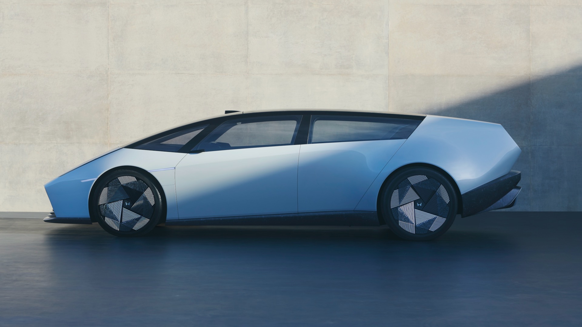 The Honda 0 Series Saloon: An Exceptional Design Option Compared to the Ferrari Luce