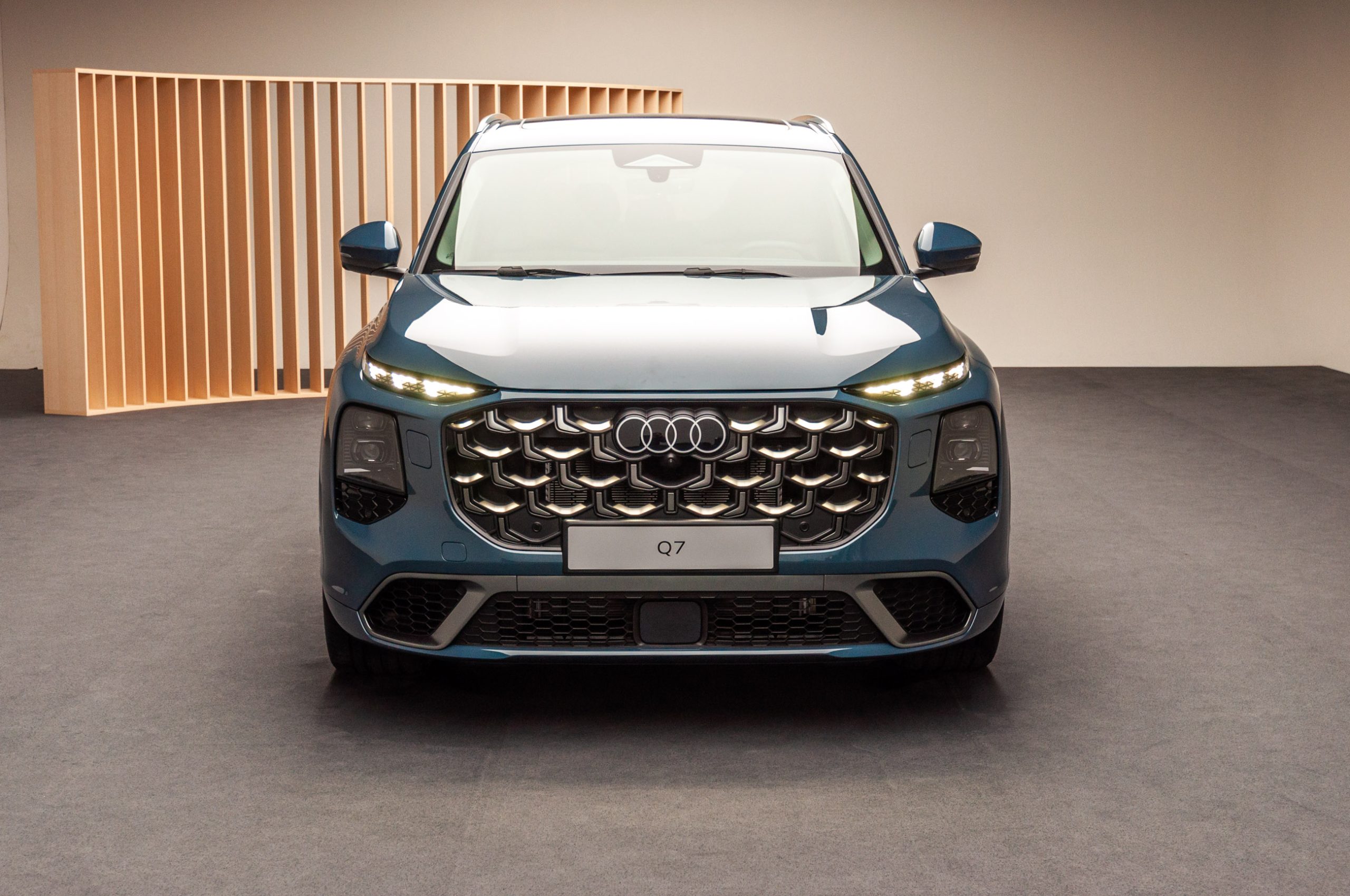 Audi Q7 Incorporates Elements from Bigger, Luxury Flagship Model