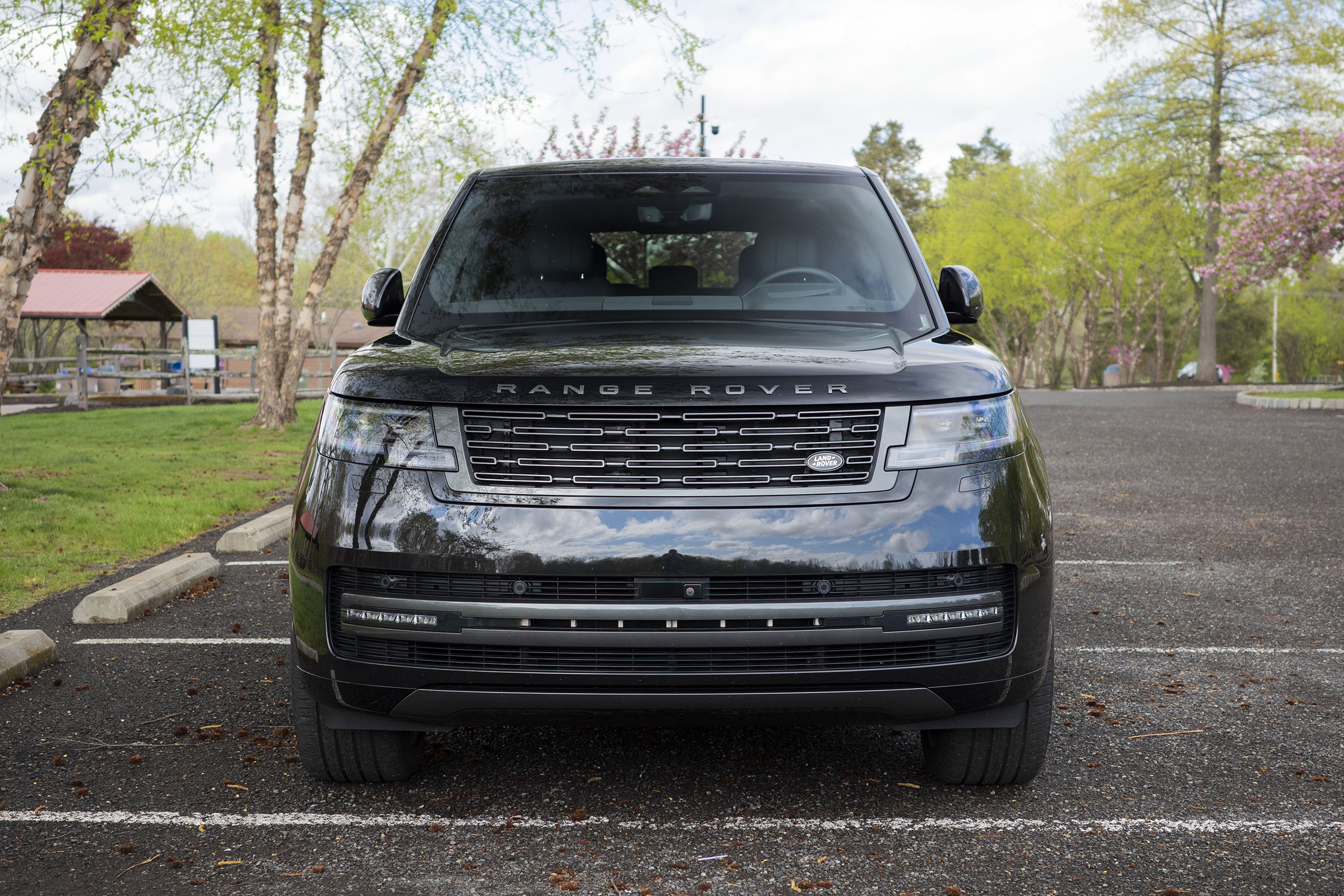 Evaluation of the Range Rover SE Plug-In Hybrid: Outstanding Performance with a Discreet Aura
