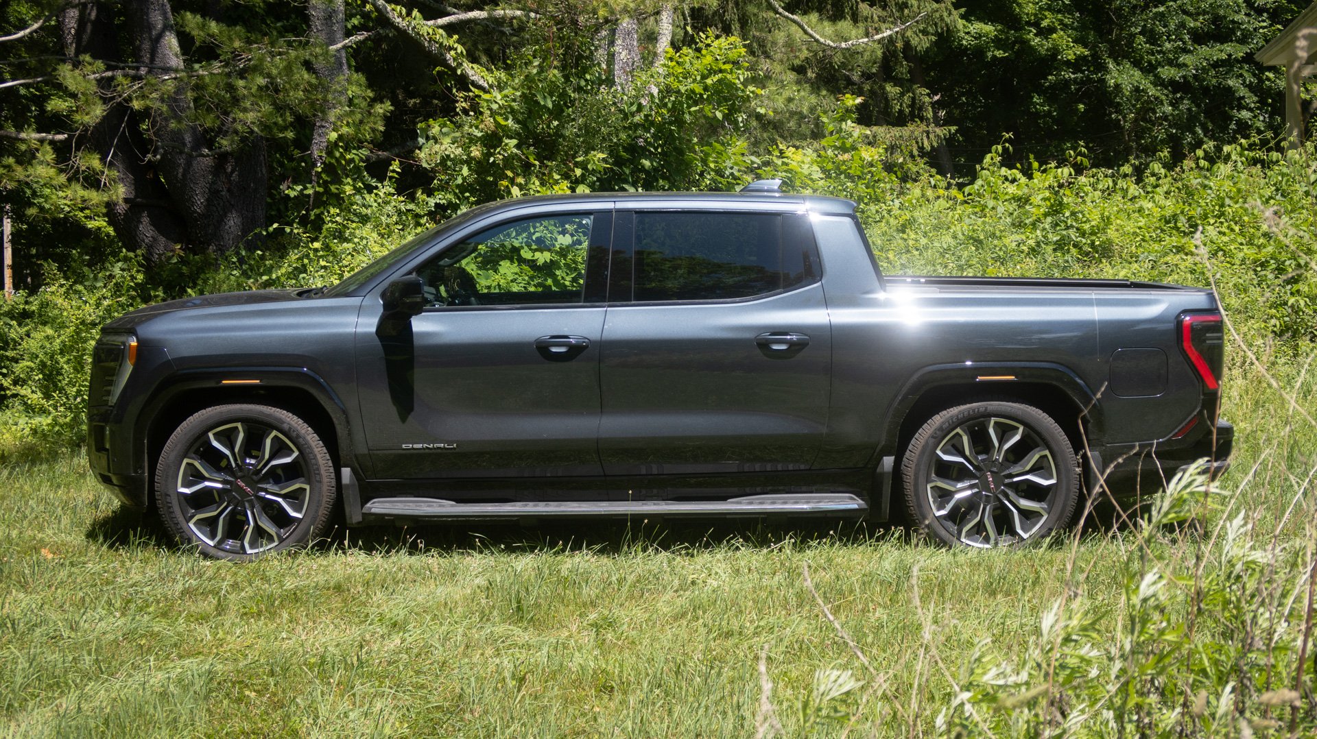 2026 GMC Sierra EV Denali: In-Depth Analysis of Peak Range, Benefits, and Drawbacks