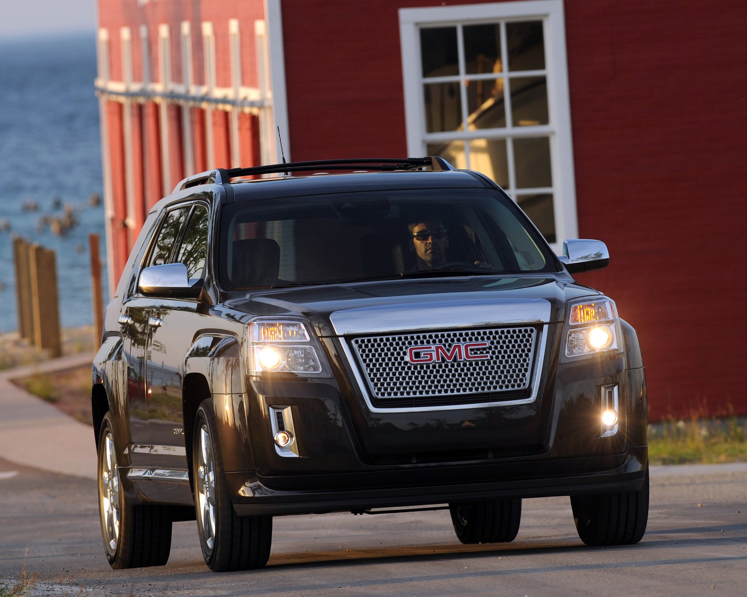 Automakers Reject Accountability for Tackling Problems with Overly Bright Headlights