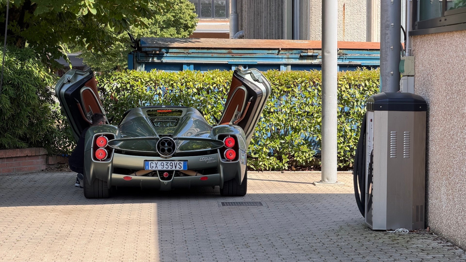Experiencing a Journey with Pagani's Test Driver in a Utopia Roadster: A Transformative Experience