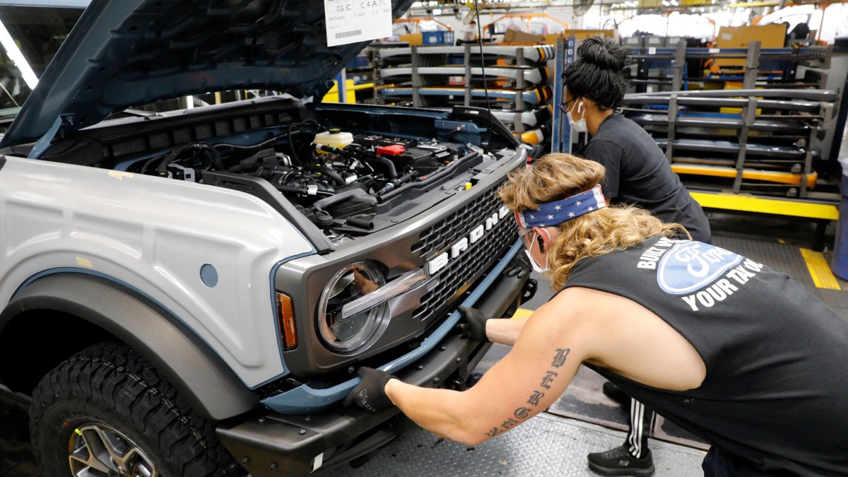 Ford Announces Recall for More Than 500,000 Broncos Because of Possible Engine Fire Risk