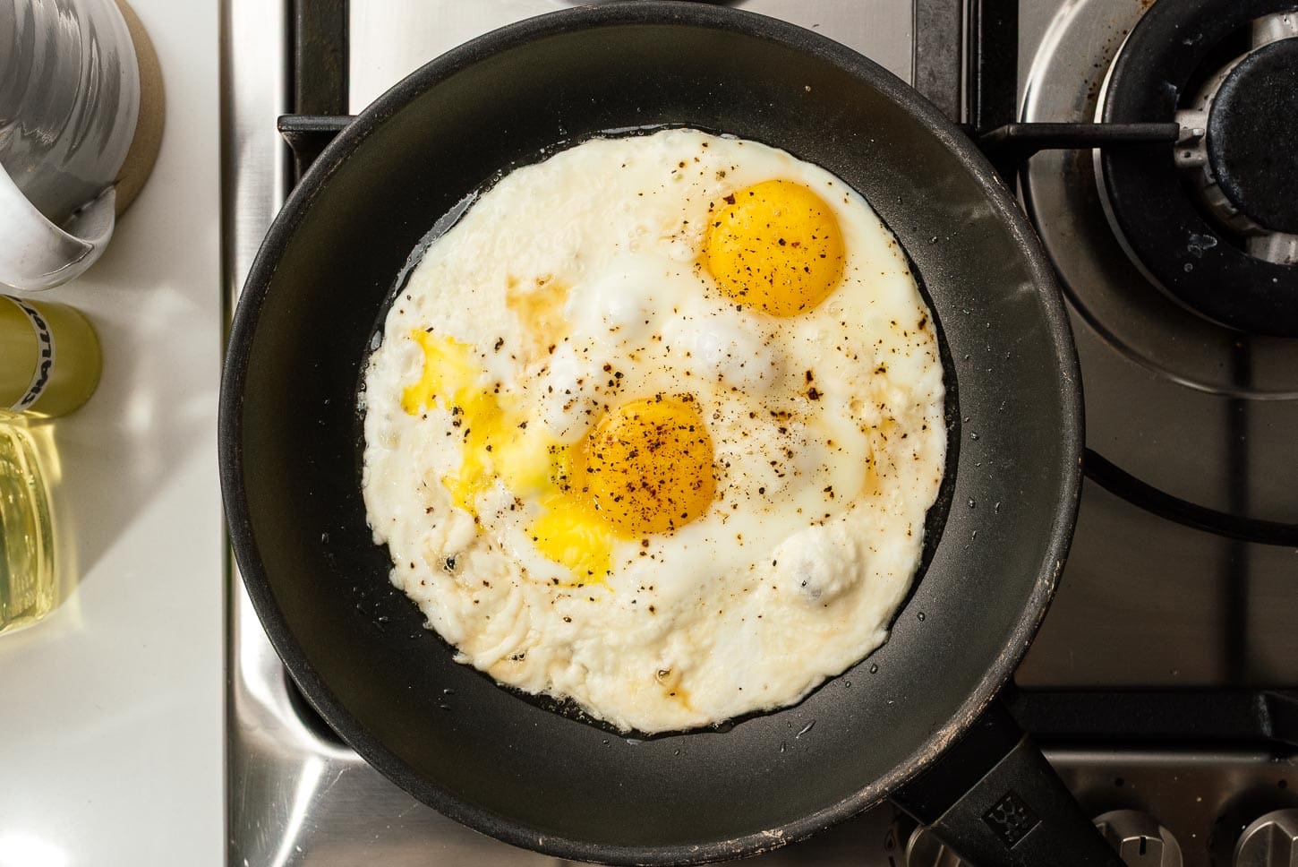 making hot honey cheese eggs | www.iamafoodblog.com