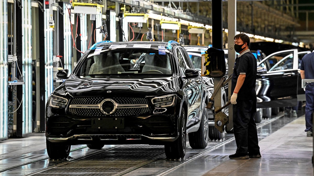 Senate Committee Advances Chinese Vehicle Prohibition, Focus on Mercedes