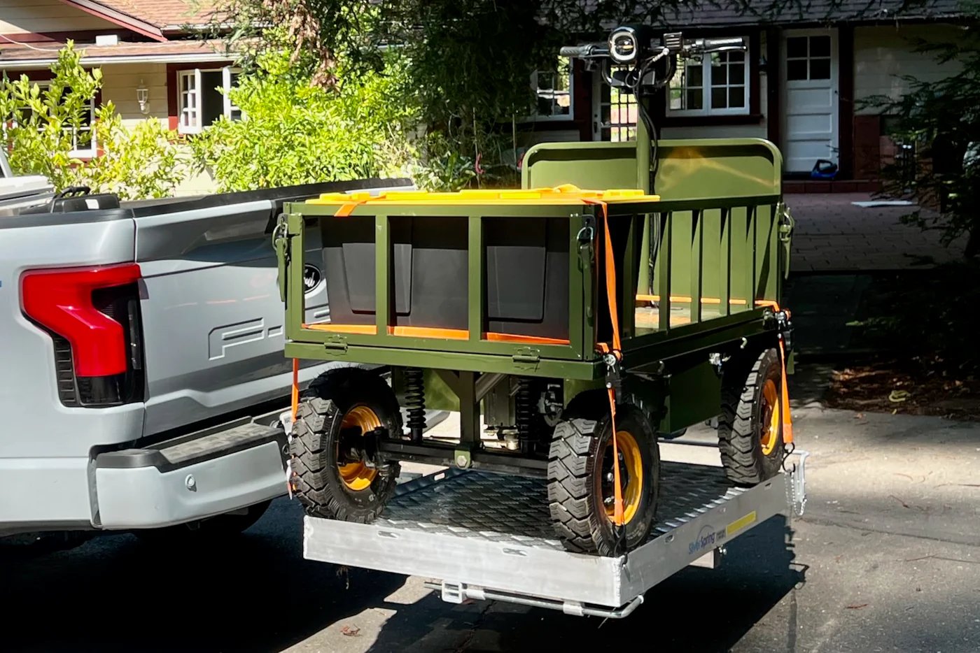 The StepRanger: A Small Loader Tailored for Constricted Areas Where Conventional Trucks Are Unable to Reach