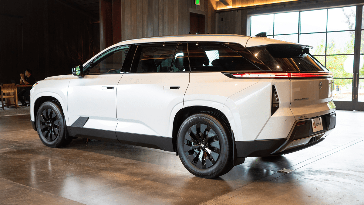 Toyota's Strategy to Substitute the Highlander with an Electric Vehicle Encounters Setbacks