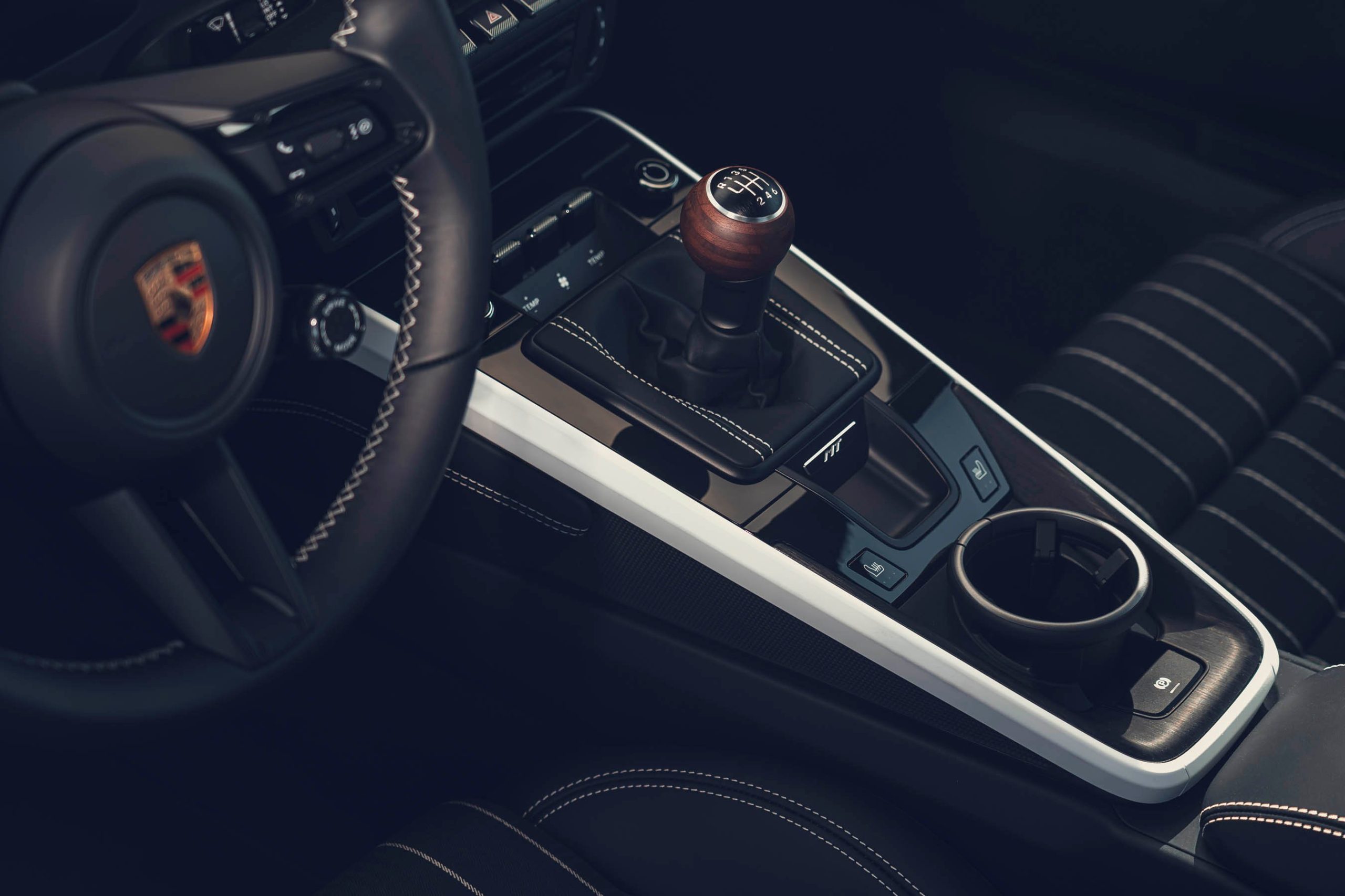 2027 Porsche 911 Carrera S Brings Back Manual Transmission Choice