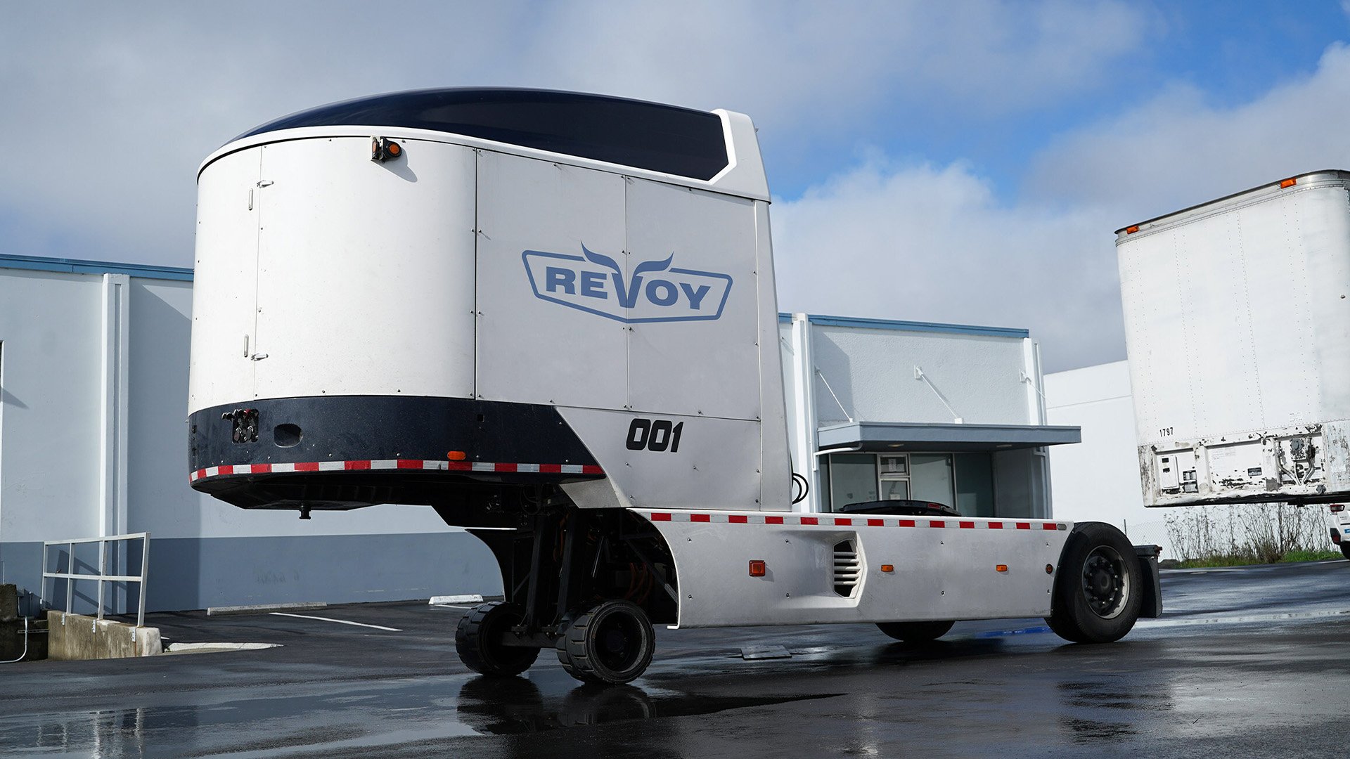 Battery-Operated Semi Truck 'Backpack' Converts Diesel Trucks to Hybrid Vehicles: A Study of Its Functionality.