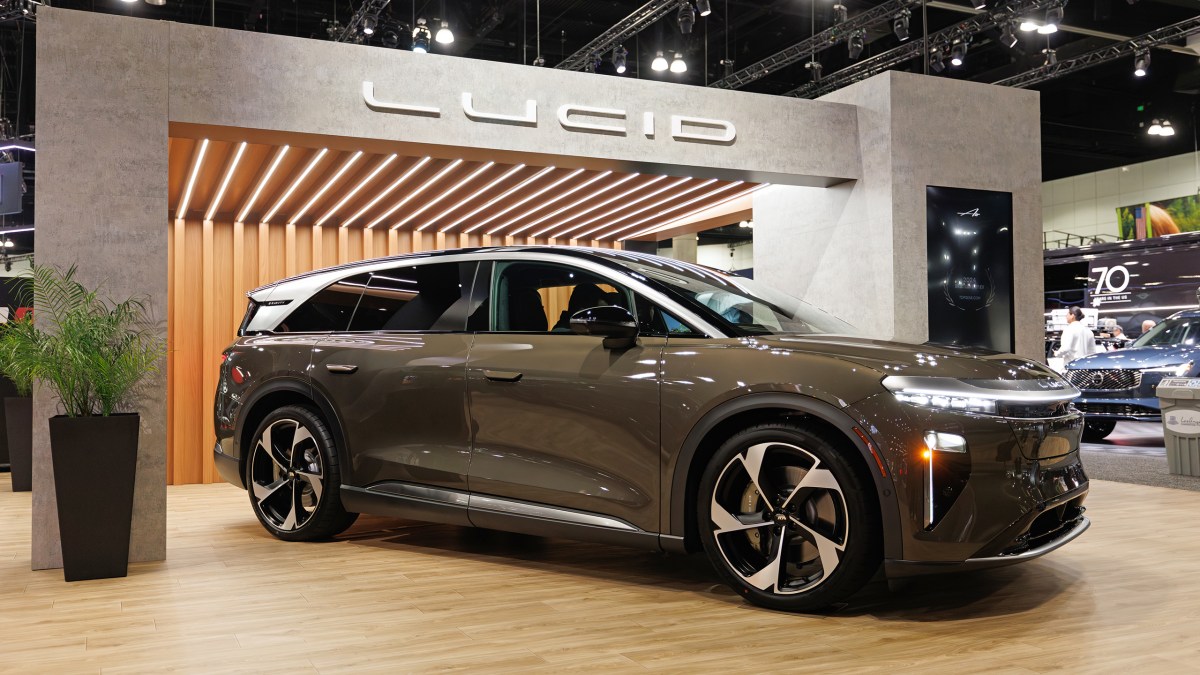 Lucid Postpones Release of Cosmos Midsize SUV Because of Cost-Reduction Strategies: TDS