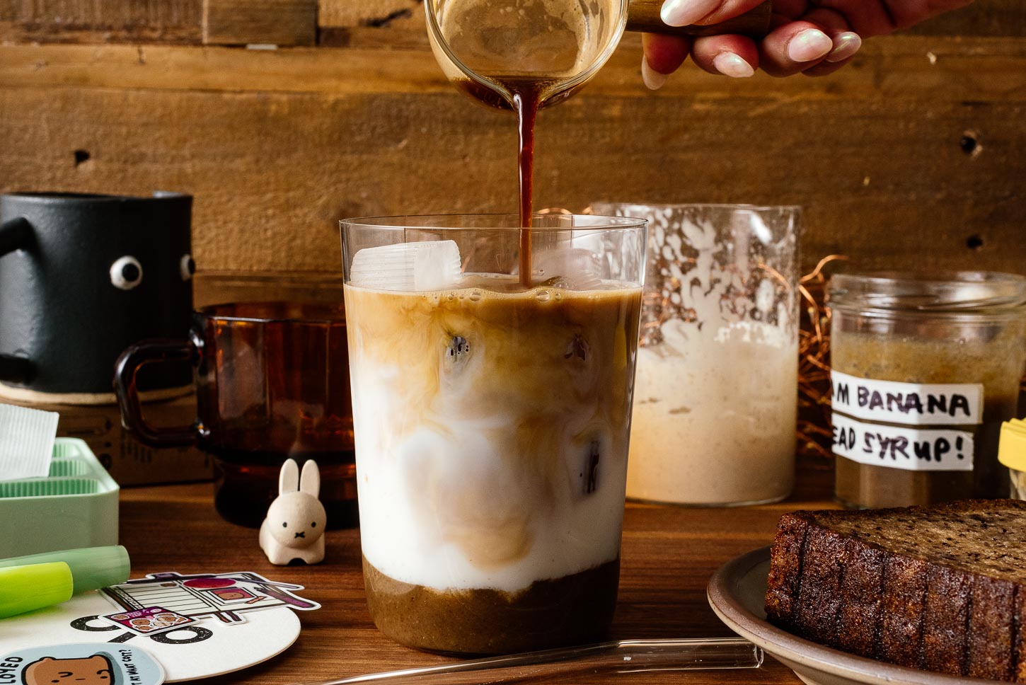 adding coffee to banana bread latte