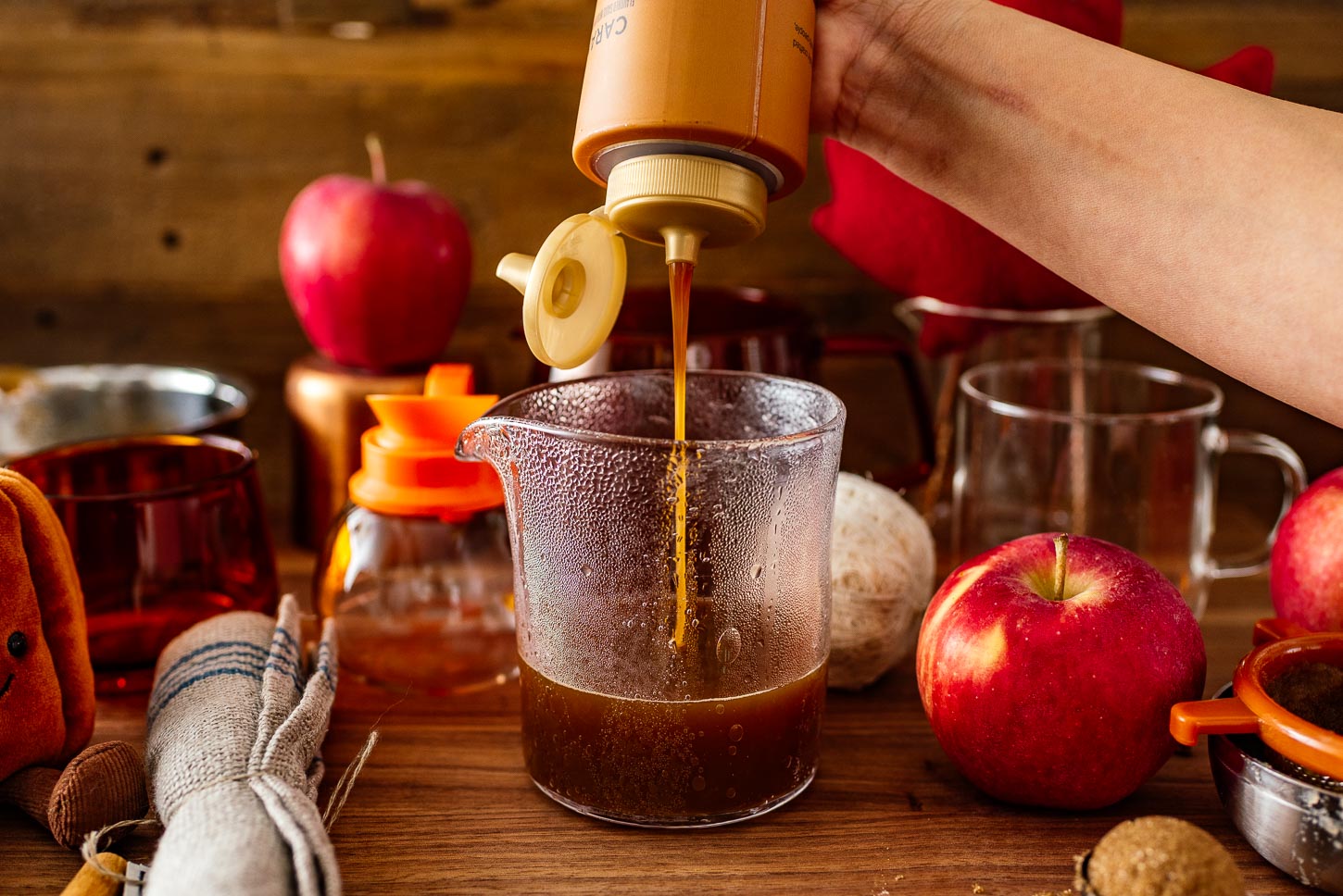 adding caramel to caramel apple syrup