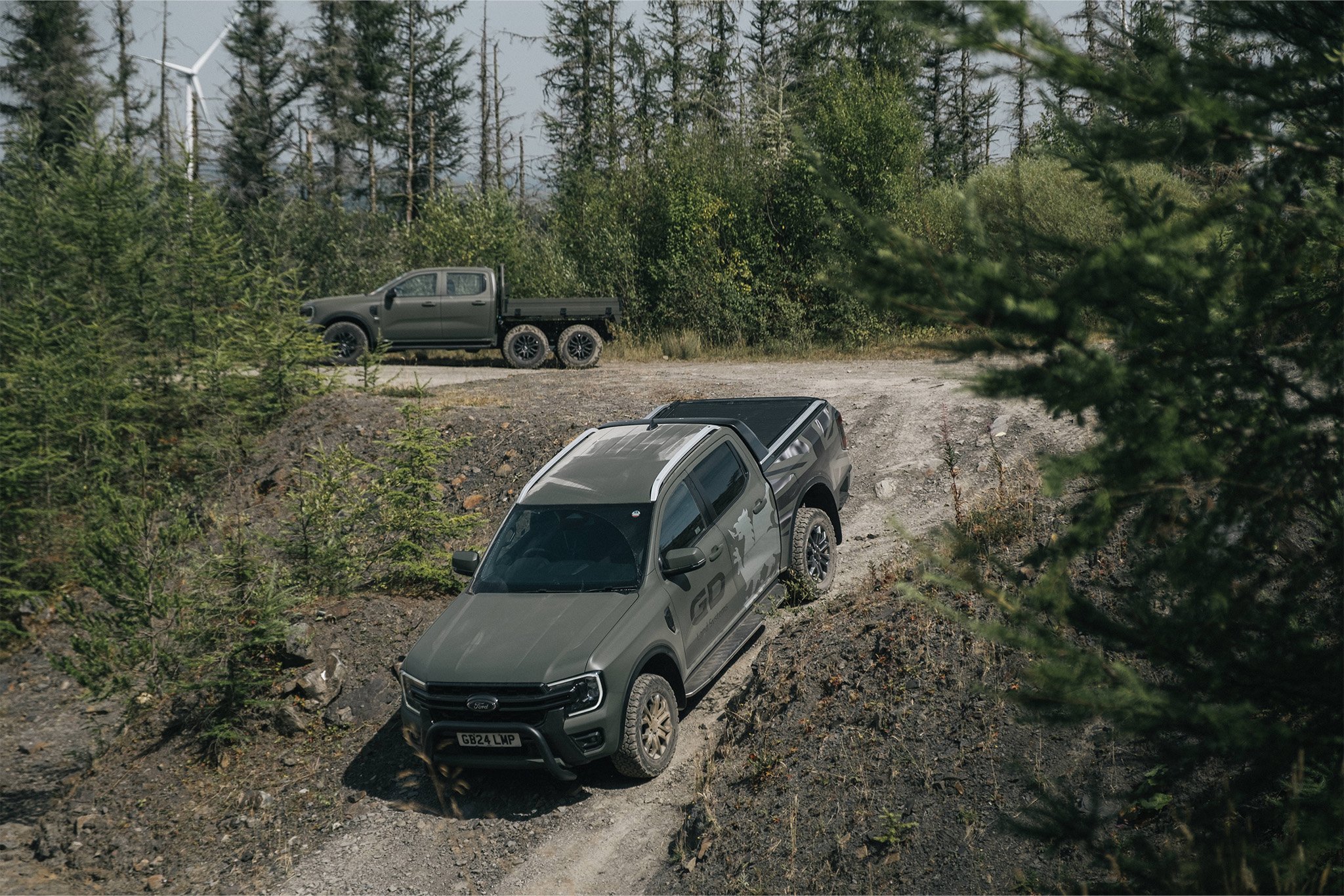 Ford Creates 6×6 Ranger Super Duty Prototype Showcasing Tray Bed Configuration