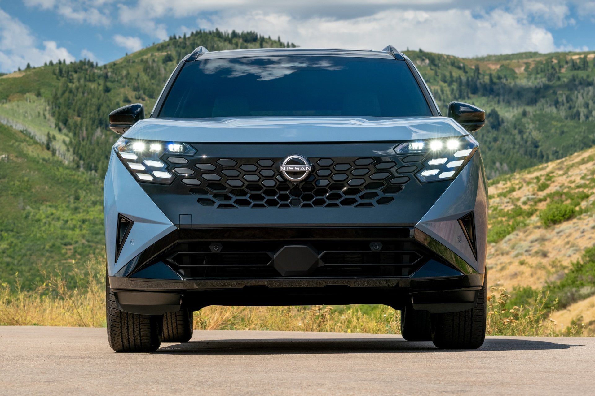 Nissan Discontinues Piano Black Plastic and Chrome Finishes in Response to Consumer Annoyance with Fingerprints