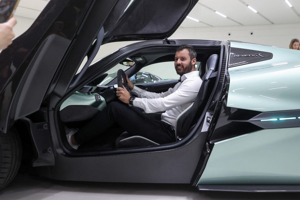 Bugatti's CEO Calls on European Automakers to Emphasize Luxury Instead of Screen Technology and Redirect Attention from China