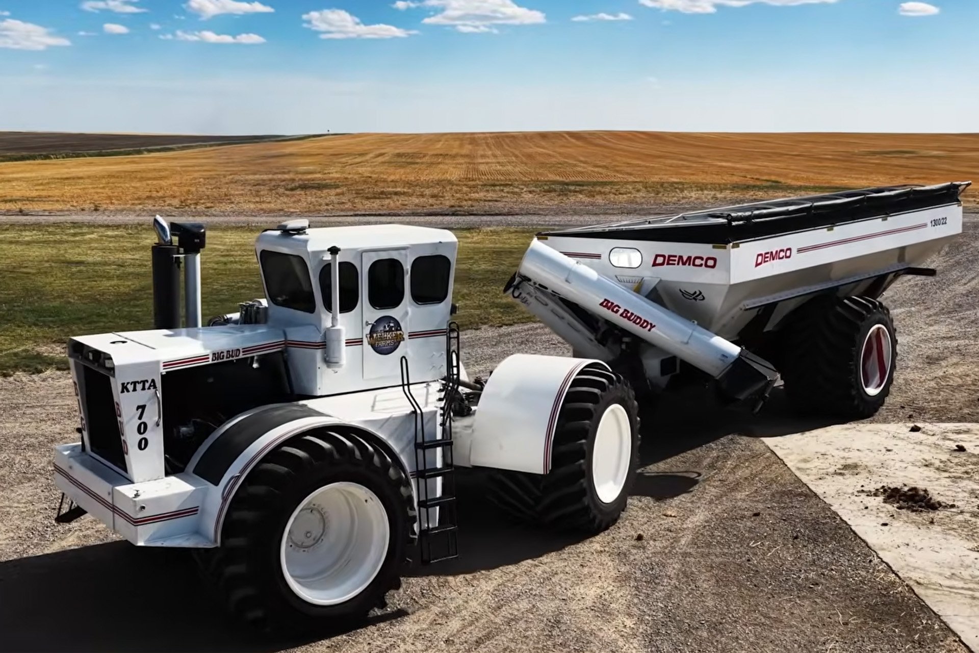 Montana Farm Revives 1977 'Big Bud,' Among the Largest Tractors Globally, for Wheat Gathering