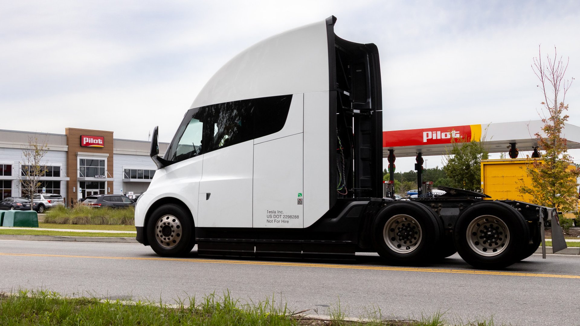 Tesla Semis Are Now Charging at Mainstream Truck Stops